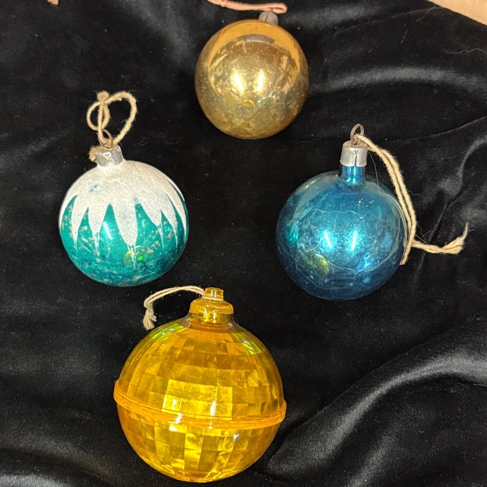 🎄SALE Set of 4 Mid-Century Vintage Christmas Ornaments, Made in USA, Premier